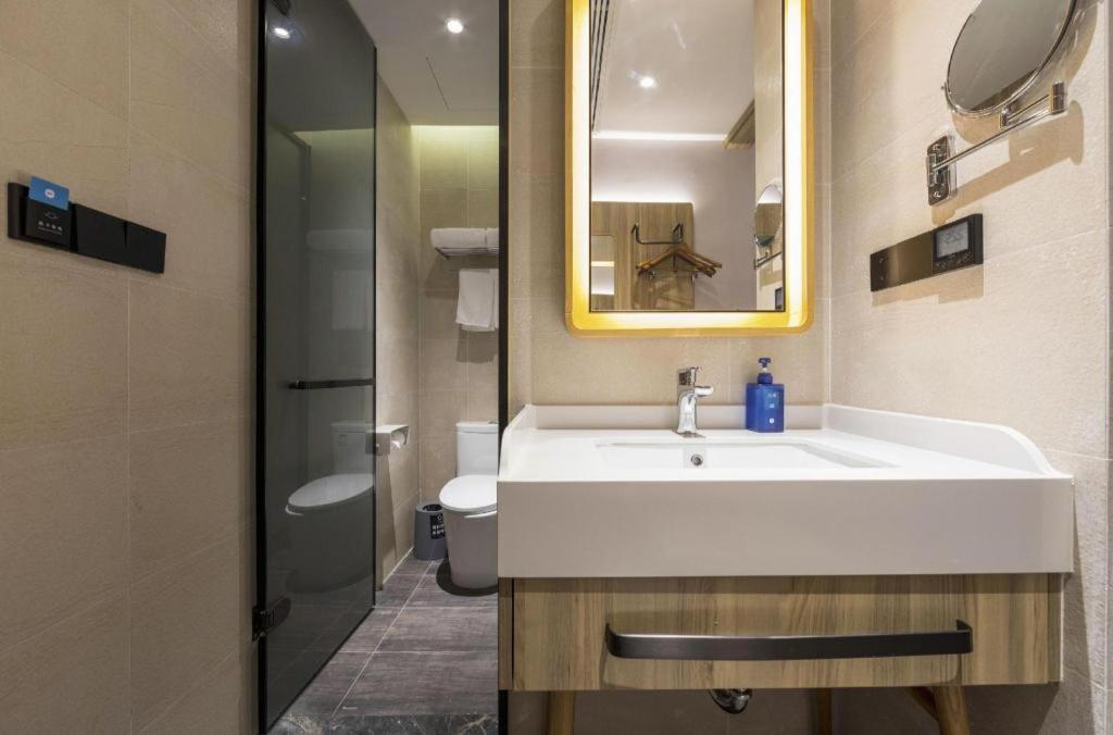 Hotel Hanting Lujiazui Oriental Pearl New Branch