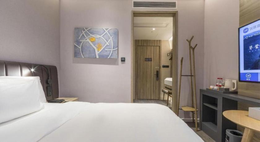 Hotel Hanting Lujiazui Oriental Pearl New Branch 2*